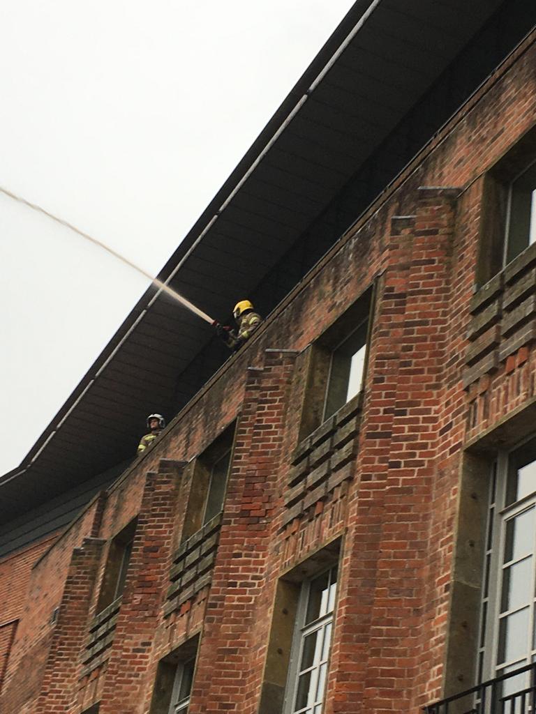 WarksFireRescue's tweet photo. You may have noticed WFRS crews at the Royal Shakespeare Company this morning. 

Crews from Stratford, Alcester, and Bidford were in attendance to conduct an exercise testing our response to an incident at the site. It's great to have these opportunities to practice our response. https://t.co/IllbJQTpTg