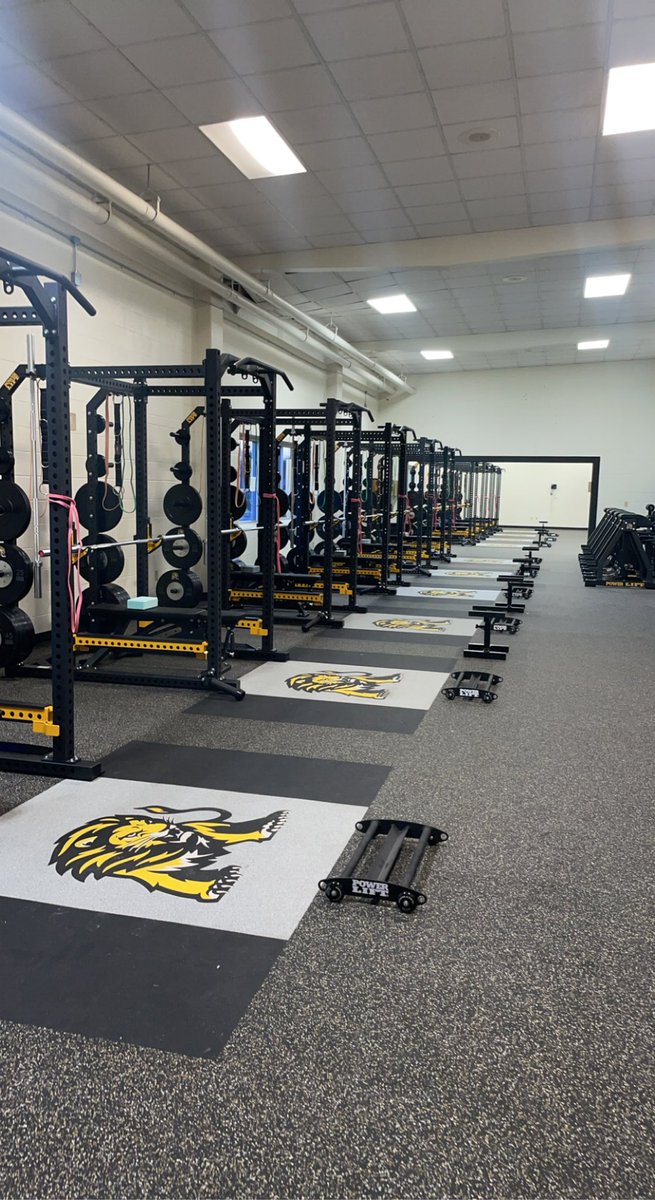 We are honored to work with @CoachGeorge67 on the new weight room for the Salem Lions! Thanks for choosing #PowerLift!

Salem High School
📍Salem, IN

#PowerLiftPROUD #athleticperformance #strengthandconditioning #weightroom #coach #strengthandconditioningcoach #weightequipment
