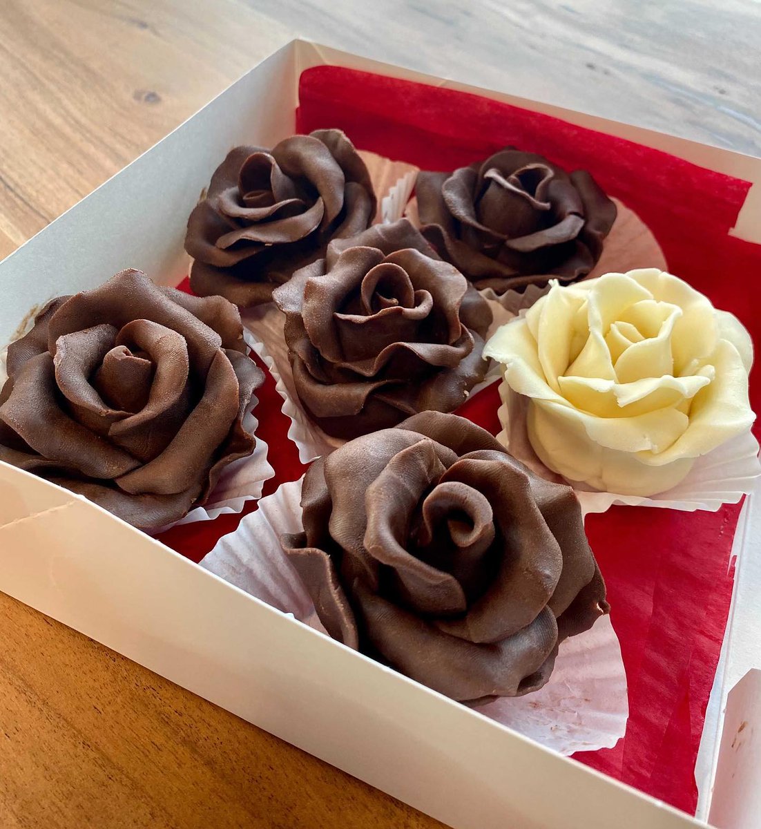 fruit_nl's tweet photo. Say 'Happy Valentine's Day' with roses, but say it with chocolate!

Order some strawberry Chocolate roses for your love today! Contactless delivery is available. Order online or over the phone today! Call 1 709 237-8222 or visit https://t.co/4u8Yox0RHQ https://t.co/7Sq8iGaO90