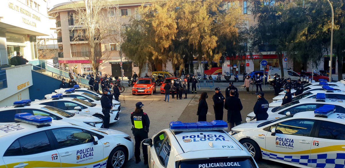 policiadepalma's tweet photo. Avui incorporem 15 nous cotxes híbrids al nostre parc mòbil 

https://t.co/l8LzL52doY https://t.co/BrFZlJEdeQ