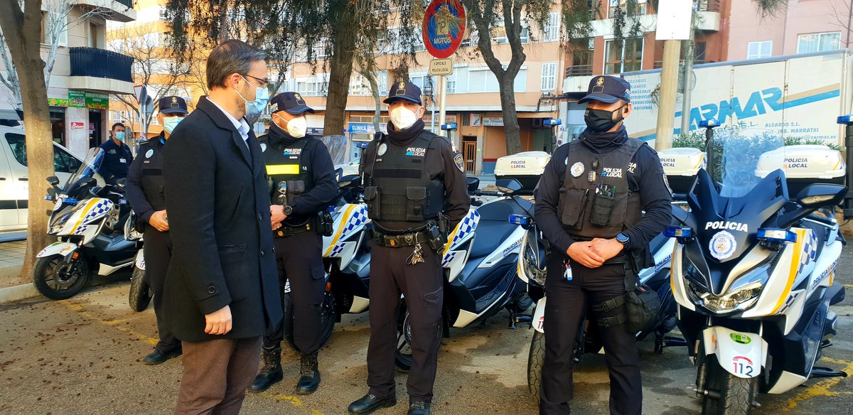 policiadepalma's tweet photo. Avui incorporem 15 nous cotxes híbrids al nostre parc mòbil 

https://t.co/l8LzL52doY https://t.co/BrFZlJEdeQ