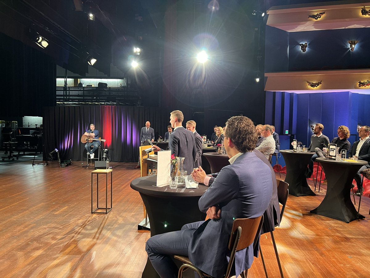 In <a href="/schouwburggouda/">De Goudse Schouwburg</a> genoten van de ondernemersprijs Midden-Holland waarbij 9 topbedrijven en 2 starters om de eer strijden. Dank <a href="/GO_Gouda/">GoudaOnderneemt!</a> voor de organisatie en de collega bgm’s voor aanwezigheid en het uitreiken van de prijzen. Op het ondernemerschap in <a href="/MiddenHolland/">Regio Midden-Holland</a>