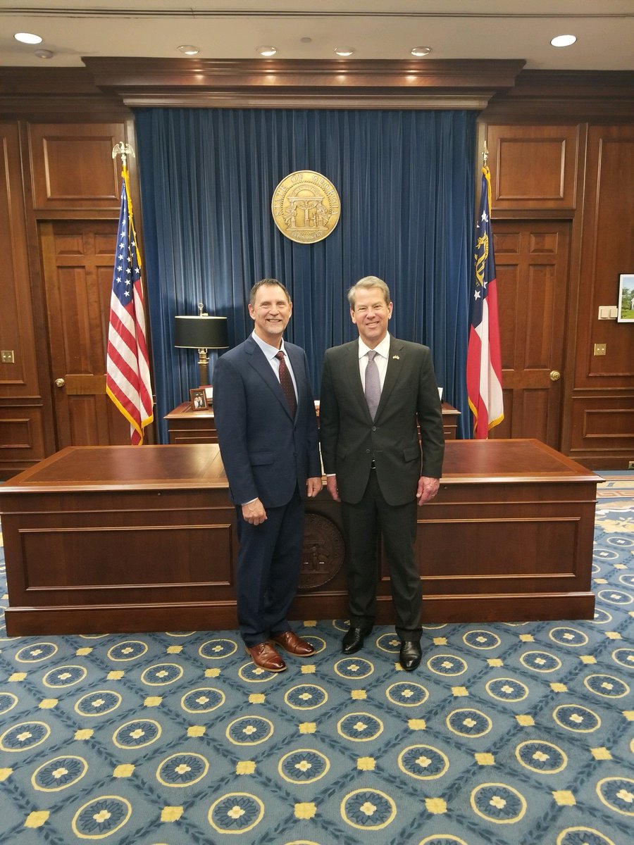 Dr. Spillers was inducted into the Georgia Board of Dentistry! We are so proud of him and know he will serve our dental community with grace. Click on the link below to read more about his induction!
drspillers.com/dr-spillers-in…

#SpillersOrtho #Orthodontics #GABoardofDentistry