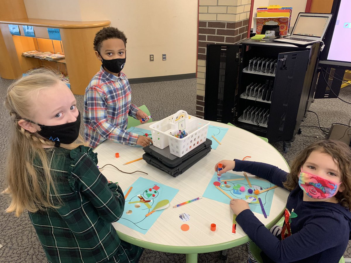 BigTreeReads's tweet image. First Graders were challenged to create a snowman using only certain supplies. We read “Snowballs” by Lois Ehlert to gather ideas for our snowman creations.