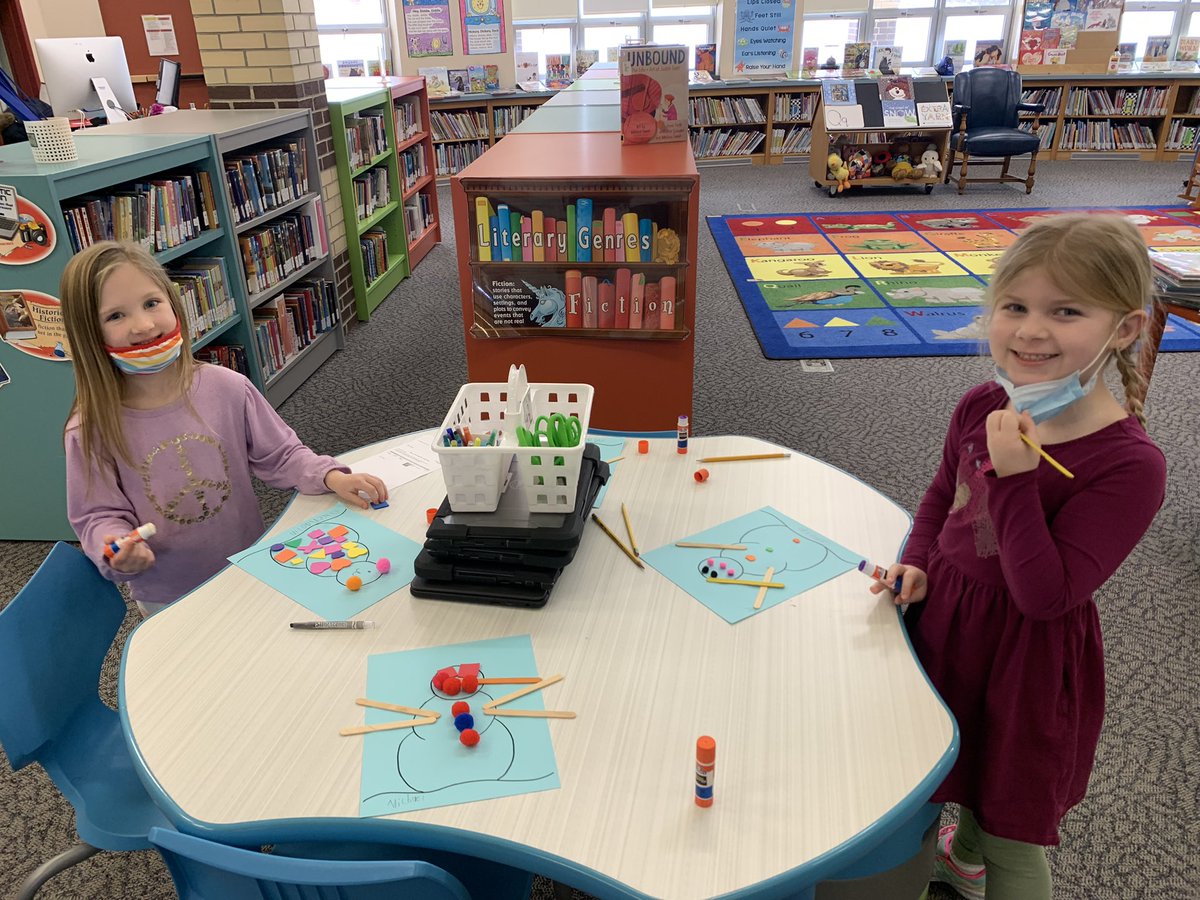 BigTreeReads's tweet image. First Graders were challenged to create a snowman using only certain supplies. We read “Snowballs” by Lois Ehlert to gather ideas for our snowman creations.