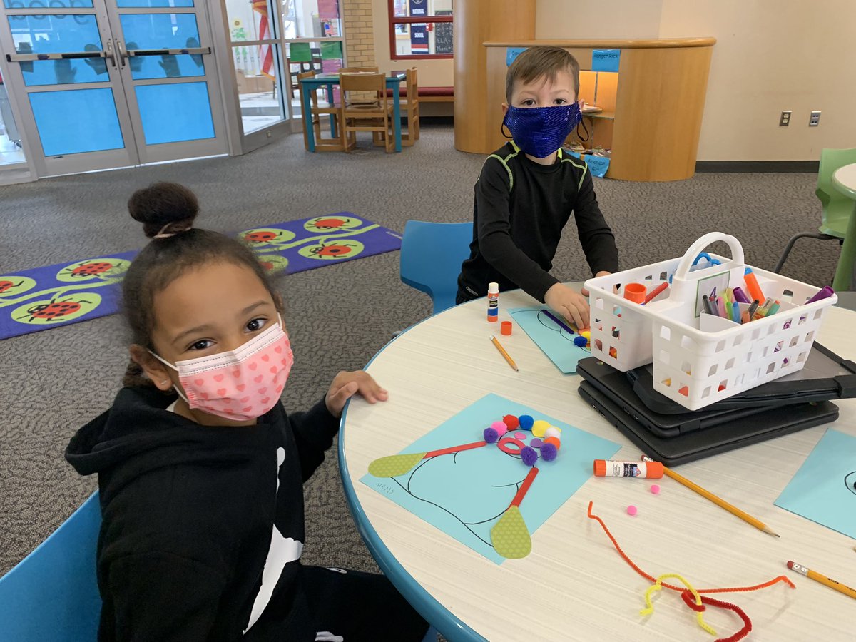 BigTreeReads's tweet image. First Graders were challenged to create a snowman using only certain supplies. We read “Snowballs” by Lois Ehlert to gather ideas for our snowman creations.