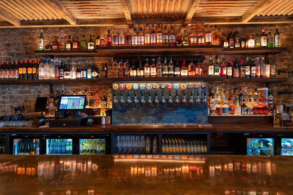 Hey folks, today we are back and we decided to give it a try with Twitter, we are no experts but will try our best! We are open from 4pm until late. Pop in to say hi and have some drinks with us.