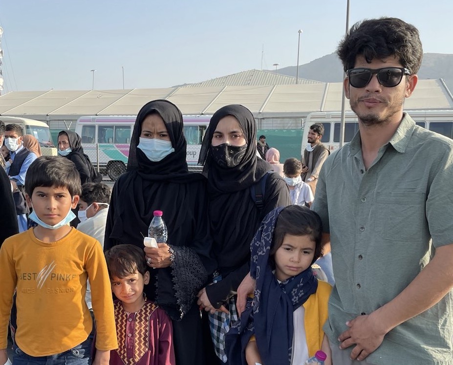 TFPineappleorg's tweet photo. After months of danger and uncertainty, Nezam and his family are coming home. As their new neighbors, you can help welcome them. 

Make a donation towards resettling this hero and his young family at https://t.co/ZRtedn90v7
#honorthepromise #NoOneLeftBehind #taskforcepineapple https://t.co/iZkIkjHP5C
