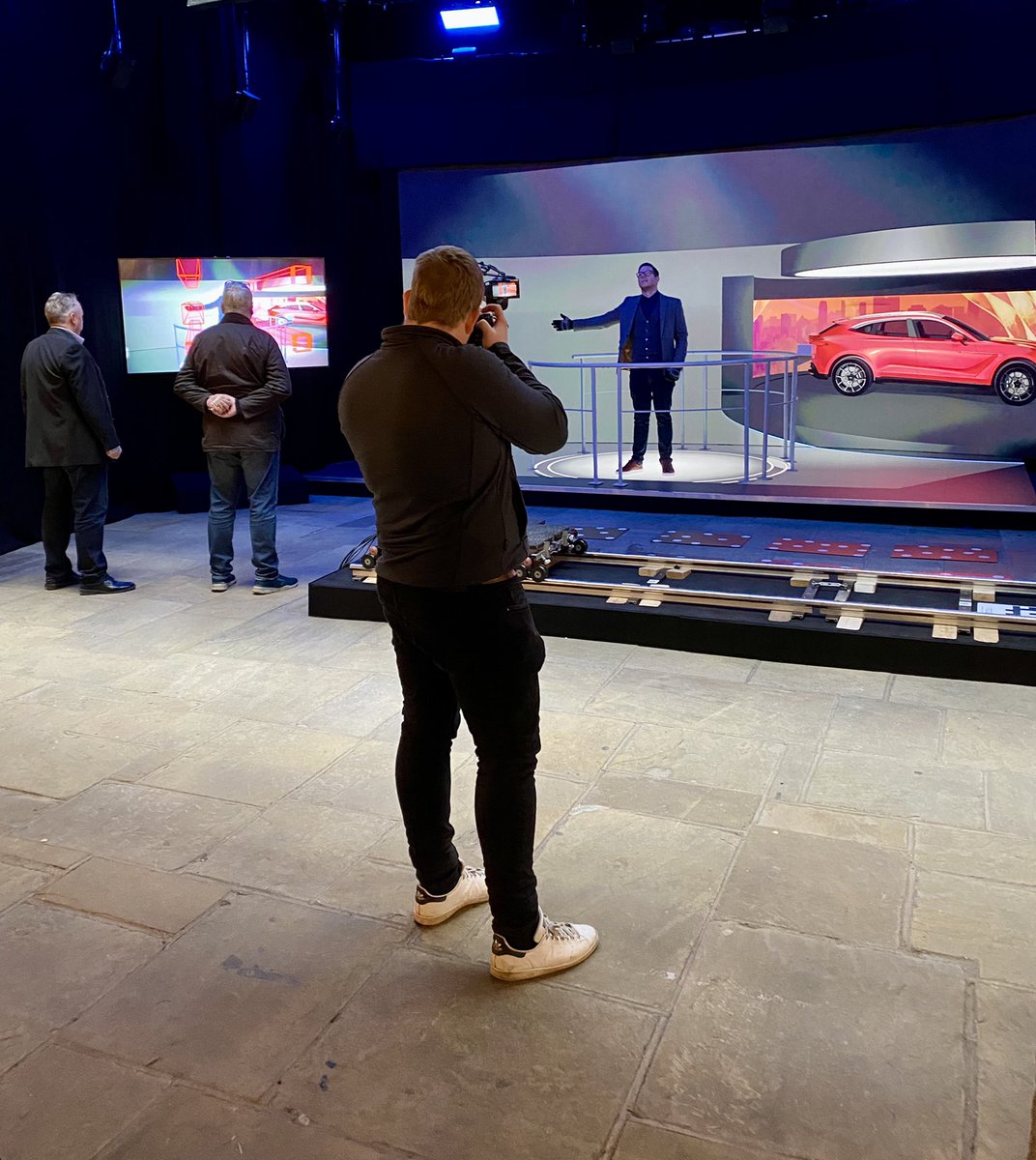 simon_goodman82's tweet photo. Our Company Showcase @TobaccoDockLon for @WeAreAnnaValley Dan Orchard in full presentation mode! 💥 https://t.co/Pv1aevLLtc
