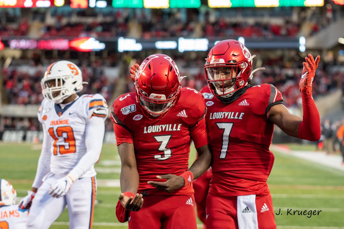 Extremely excited to receive an offer from @UofLFootball thank you so much <a href="/CoachMohns/">Jason Mohns 🔱 🏈</a> ,<a href="/CoachRamirez_/">Louie Ramirez</a> and <a href="/CoachPeteThomas/">Pete Thomas</a> for making it happen!!