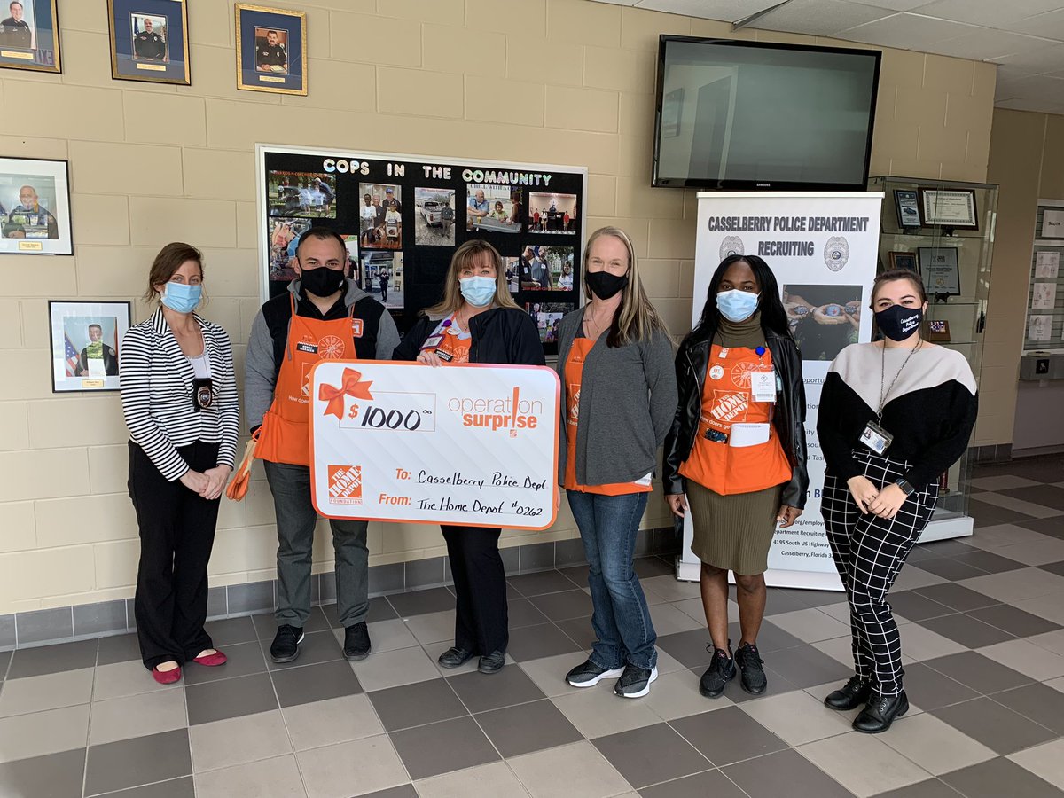 #Operationsurprise! Thankful that I work for a company with such a commitment to our communities! $1000 to the Casselberry Police Department to help fund their upcoming Fishing Derby that benefits children! <a href="/luisjoelm/">Luis Mendez</a> <a href="/JoseG0710/">Jose Guzman</a> <a href="/HDCurrie0264/">Christopher currie</a> @WardallyJ