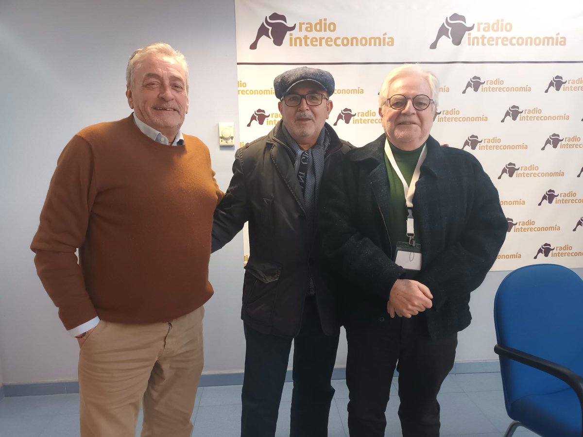 Hoy ha venido el popular cantante italiano Sandro Giacobbe, ídolo de los setenta, que canta en el Olympia de Vcia. el 7 de febrero. Además, el psiquiatra Fco. Chelos  y con la tertulia política, a cargo de Javier Paniagua y Antonio Lis. PODCAST ivoox.com/a-buenas-horas…