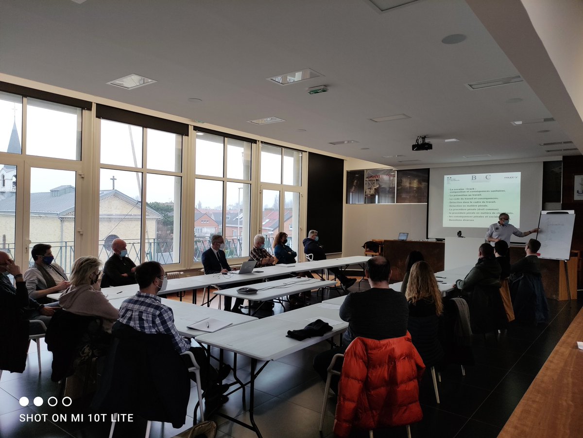 Dans le cadre de la sensibilisation sur la Sécurité Portuaire notamment par rapport aux trafics de stupéfiants, les premières sessions ont commencé aujourd’hui.
Grand Merci à l’Officier de Police chargé de la Prévention / M. Régis VERBEKE pour son intervention de ce jour. #UMC