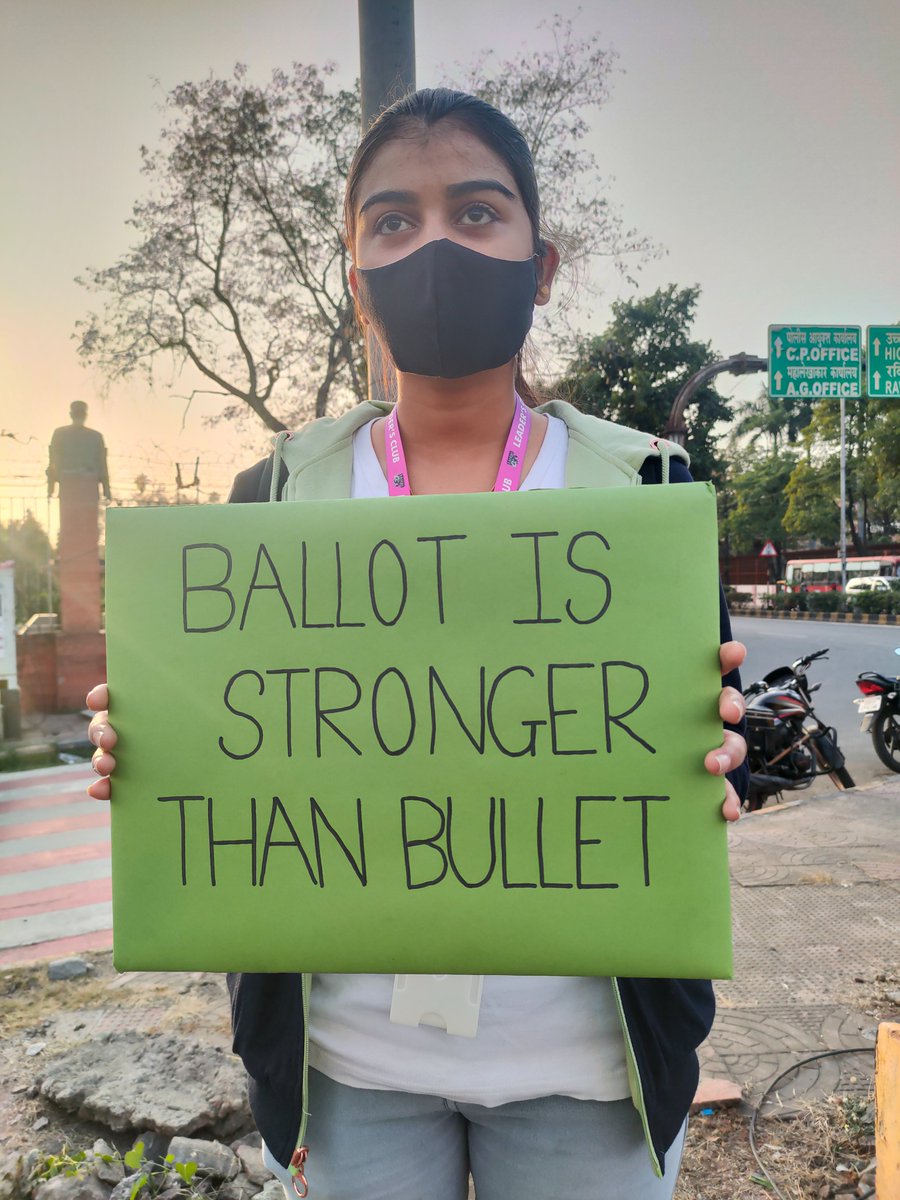 being_nishi1606's tweet photo. Voting Awareness Drive were organised by @NagpurLeaders  in collaboration with @NagpurNyk   at Medical Square and RBI square on dated 25th Jan 2022 on occasion of ‘National Voters Day’. In this program 30 youth volunteers were present.
@vimshine @YASMinistry @deo_nagpur @ECISVEEP https://t.co/G4wf3jQEwv