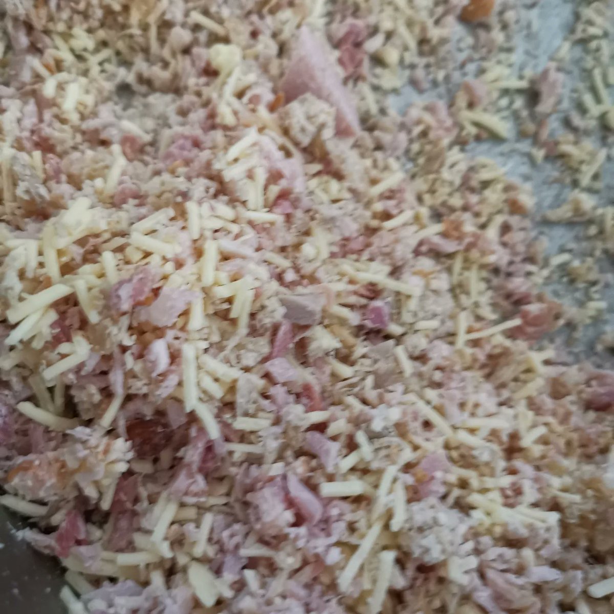 MarkWrenmark's tweet photo. Zero wast food, baked gammon not used at lunch, a little cheese getting close to the use by date. Yummy cheesy gammon pastries. @hallgroveschool @Thomas_Franks_ @alisonryan2018 #zerowastefood #breaktimesnacks https://t.co/bJfr38jAkC