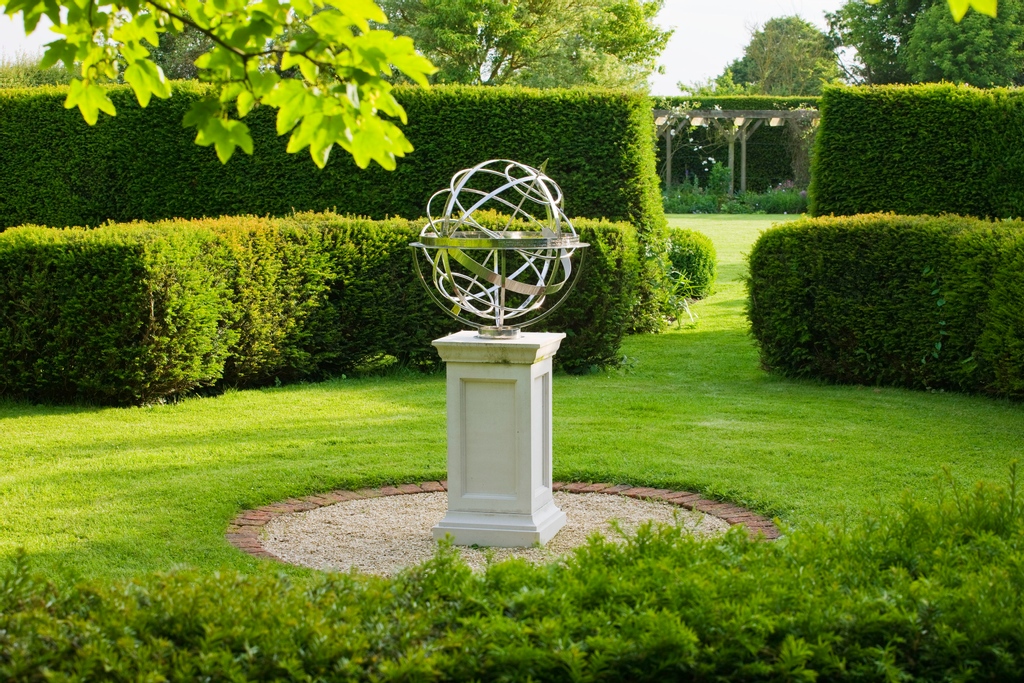 davidharber's tweet photo. Who else is dreaming of warmer, sunnier days? This #TexturedTuesday we are getting close-up with our Armillary Sphere sculpture, which can be engraved with your favourite places.
What location would you get etched on this sculpture?
#DavidHarber
https://t.co/PQJsVvMBSO https://t.co/Tpa0A1dCaQ