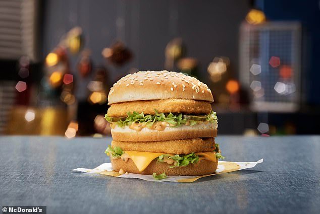 TheNorskaPaul's tweet photo. #McDonalds selling #ChickenBigMac with two fried chicken patties instead of beef & be launched from February 2 but only for six weeks.
It will cost £4.09 for the sandwich and £5.59 for medium meal & #ChickenLegend will be returning from next month. https://t.co/RgFN5dJlEg
