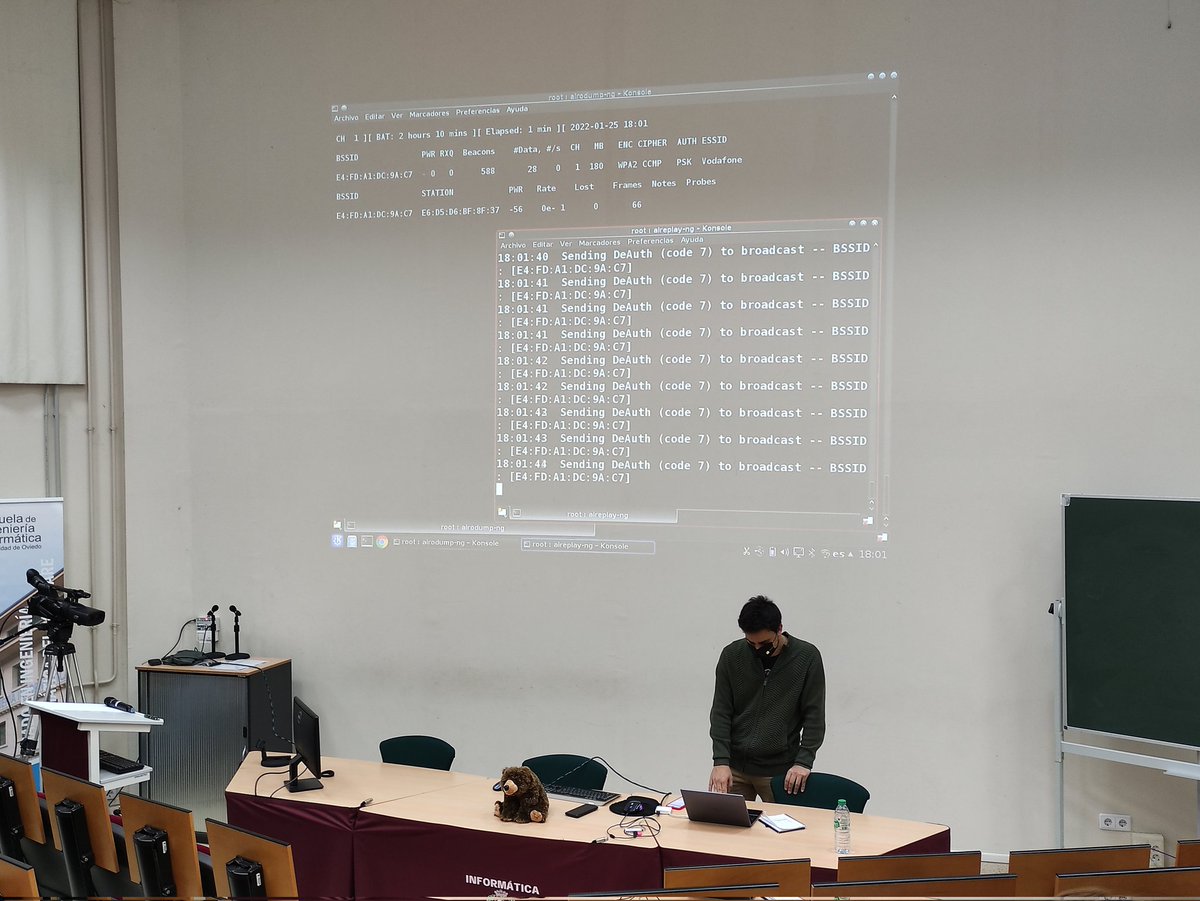 En la charla "Hacking Wifi desde 0" con <a href="/jony8mb/">jonyluke</a>