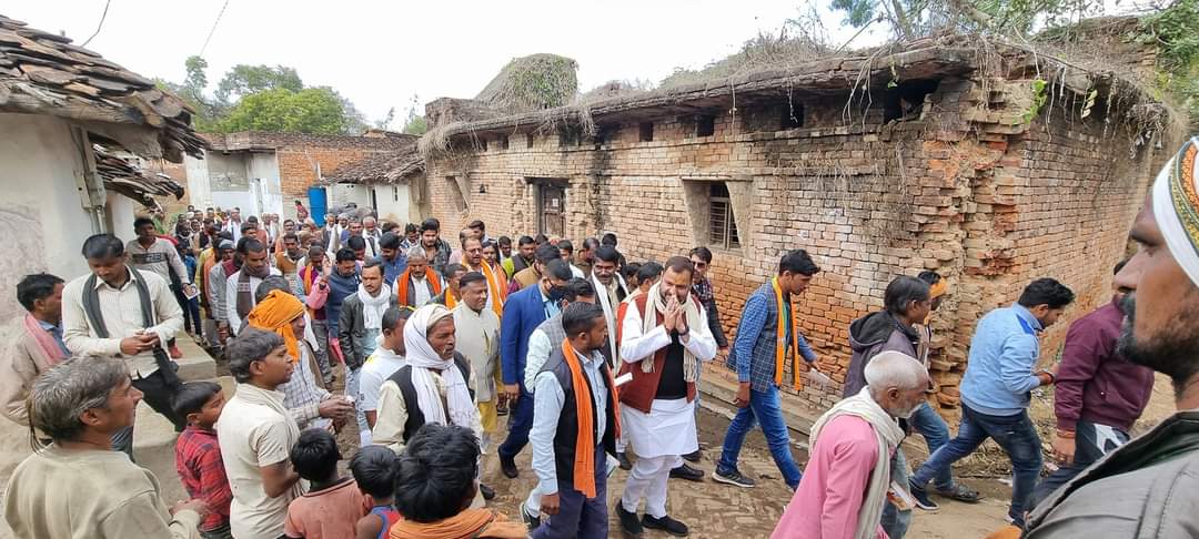 prakashbjp_'s tweet photo. आज दिनांक 25 जनवरी को बाॅंदा सदर विधानसभा के अंतर्गत ग्राम चौसड़,तेंदुरा, नाहरपुर हर घर जाकर जनसंपर्क कर सम्मानित बड़े बुजुर्गों से आशीर्वाद प्राप्तकर पार्टी के वरिष्ठ पदाधिकारियो के साथ बैठक की,मुझे पूर्ण विश्वास है कि आप सभी के सहयोग से #बाँदा सदर में फिर से #कमल खिलेगा!! https://t.co/DEGBOLE26N