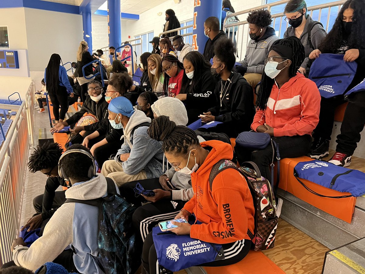 MsSMMurray's tweet photo. Our seniors visiting @FLMemorial Thank you @EducationFund for helping expose our students to different pathways after high school. #newera #capadvisor #btw  #hbcu #pwi #money #school #explorepage #helping #fafsa #graduate #bookertwashington #dadeschools #miamidade #university https://t.co/ewr2D0bwWU