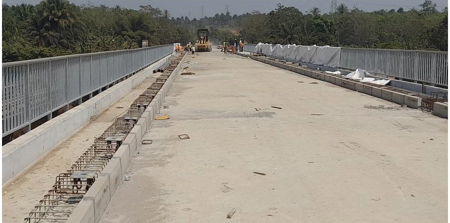 AmbroseJames12's tweet image. We have made considerable progress in the completion of the new double lane Magbele (Gbere) bridge. #NAOSL #EUSierraLeone @jalloh_tanu @kaikaifm @PKMuana1 @moped2022