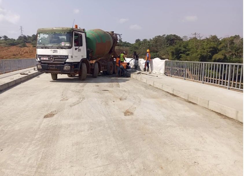 AmbroseJames12's tweet image. We have made considerable progress in the completion of the new double lane Magbele (Gbere) bridge. #NAOSL #EUSierraLeone @jalloh_tanu @kaikaifm @PKMuana1 @moped2022