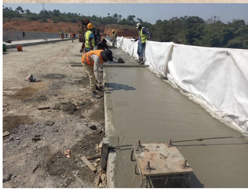 AmbroseJames12's tweet image. We have made considerable progress in the completion of the new double lane Magbele (Gbere) bridge. #NAOSL #EUSierraLeone @jalloh_tanu @kaikaifm @PKMuana1 @moped2022
