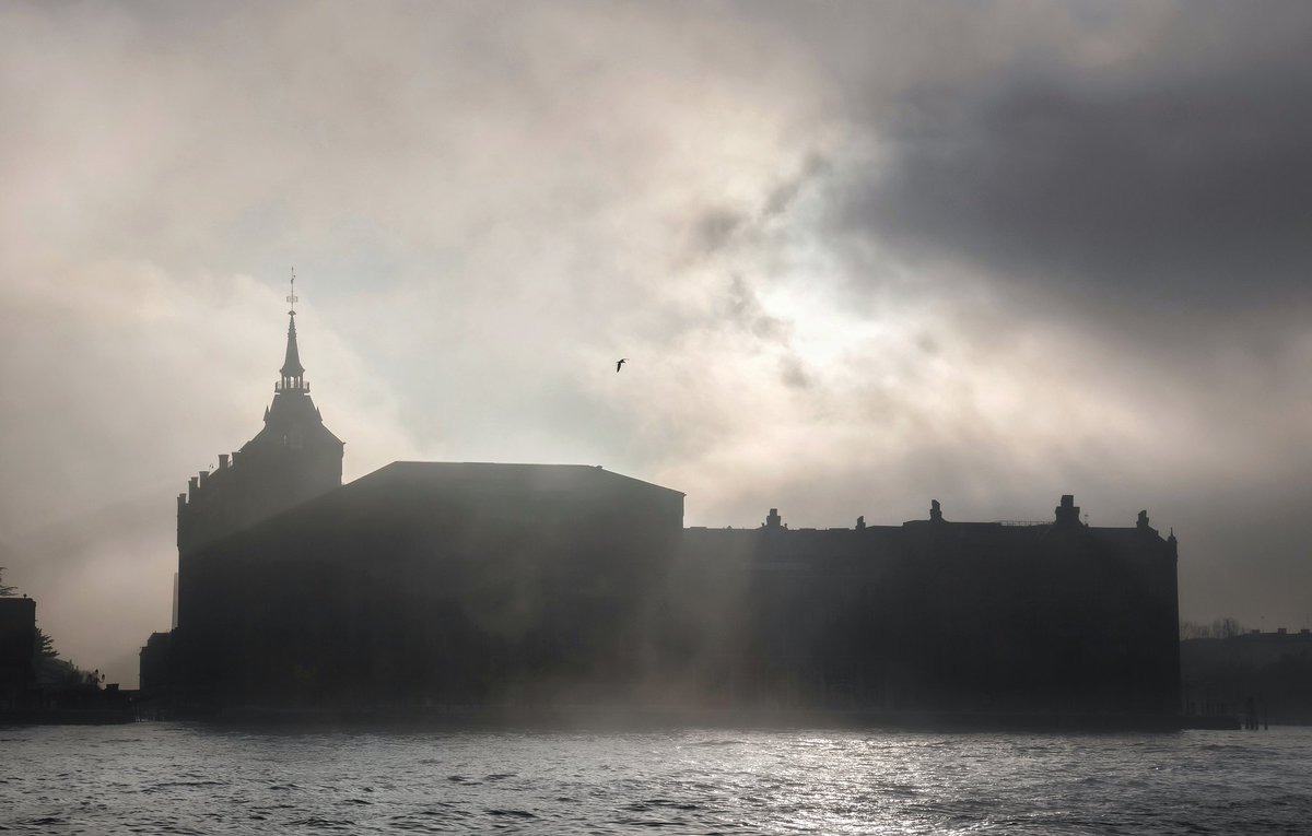 GaetanoScalfidi's tweet photo. A foggy welcome to Venice. Those misty views really captured me.
#venice #photography #fog https://t.co/KBjbNgkAVB