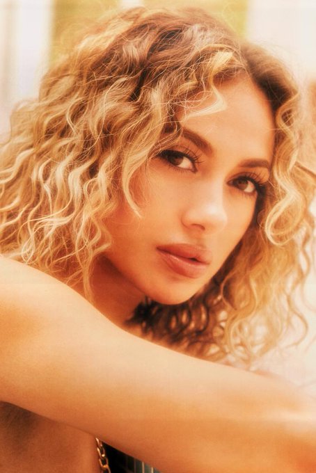 Like for face, RT for ass 💦 https://t.co/gPdTEL3D0V