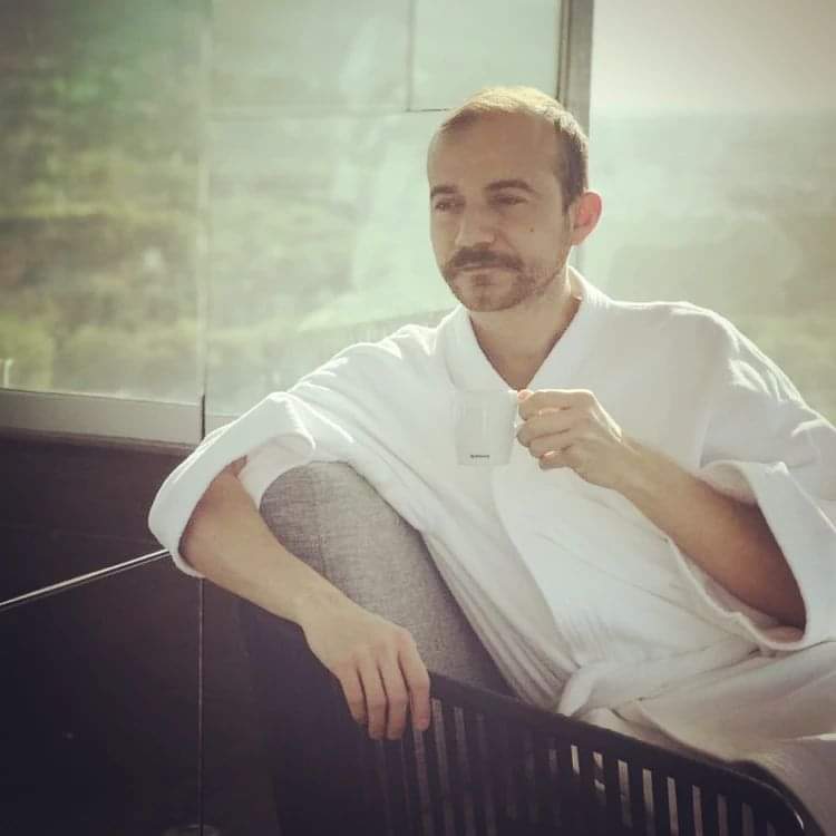 csancheznieto's tweet photo. Y sé que de noche sacare mi espada 🎶🎵 #menstyle #boystyle #beardstyle #Travel #SLP #SanLuisPotosí #FiestaRewards https://t.co/qaFlxAuviE