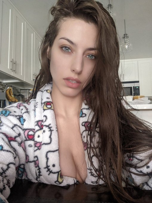 Good morning🥱 https://t.co/TEwkxDedPj