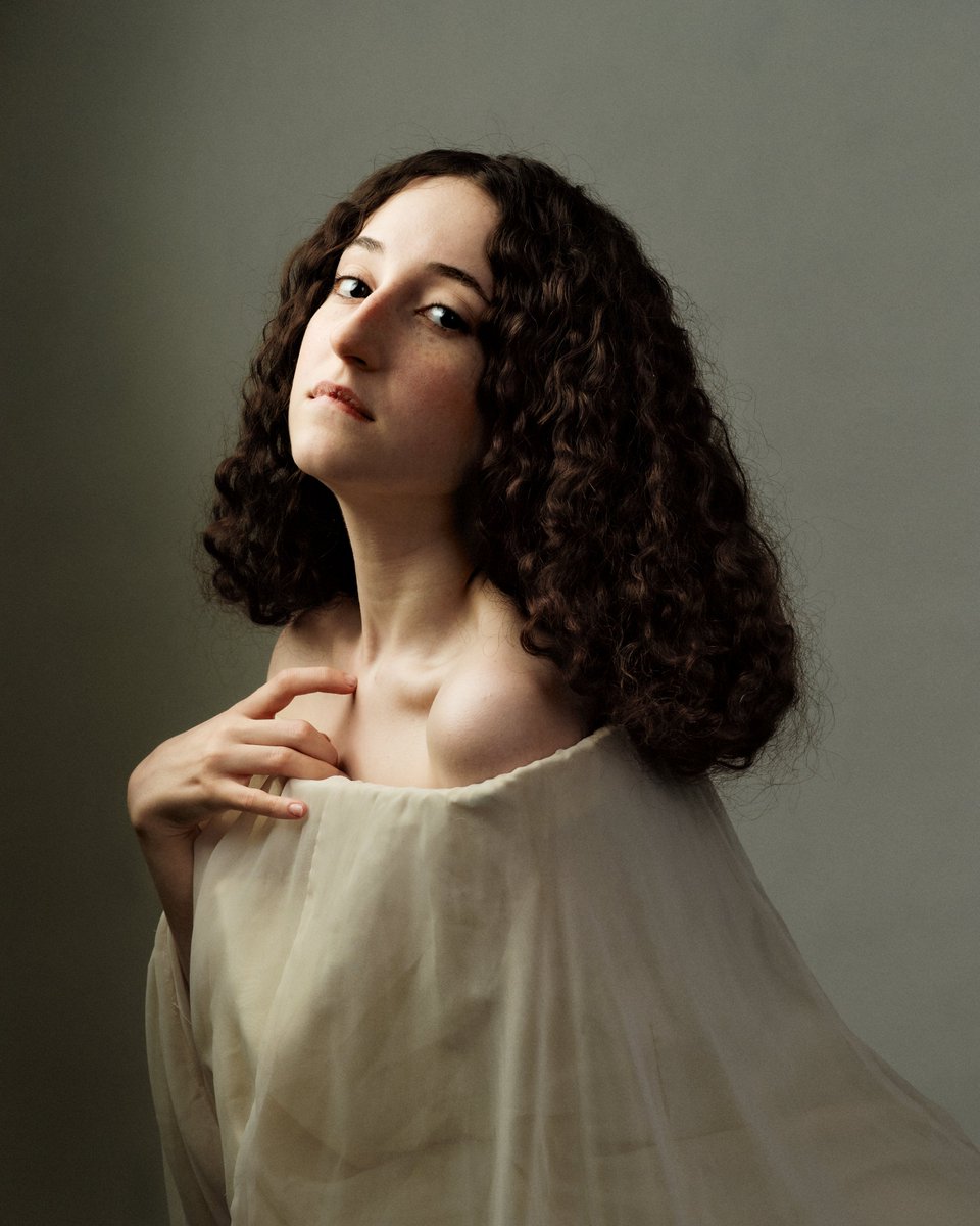 I minted new piece on @withFND! 🌐

Nashmin #3
From Baroque collection 
3500*2800 

foundation.app/@Hamid_r_sh/fo… 

#NFTartist #NFTCommumity #NFTphotographers #NFTphotograph #nftcollectors #NFTshill