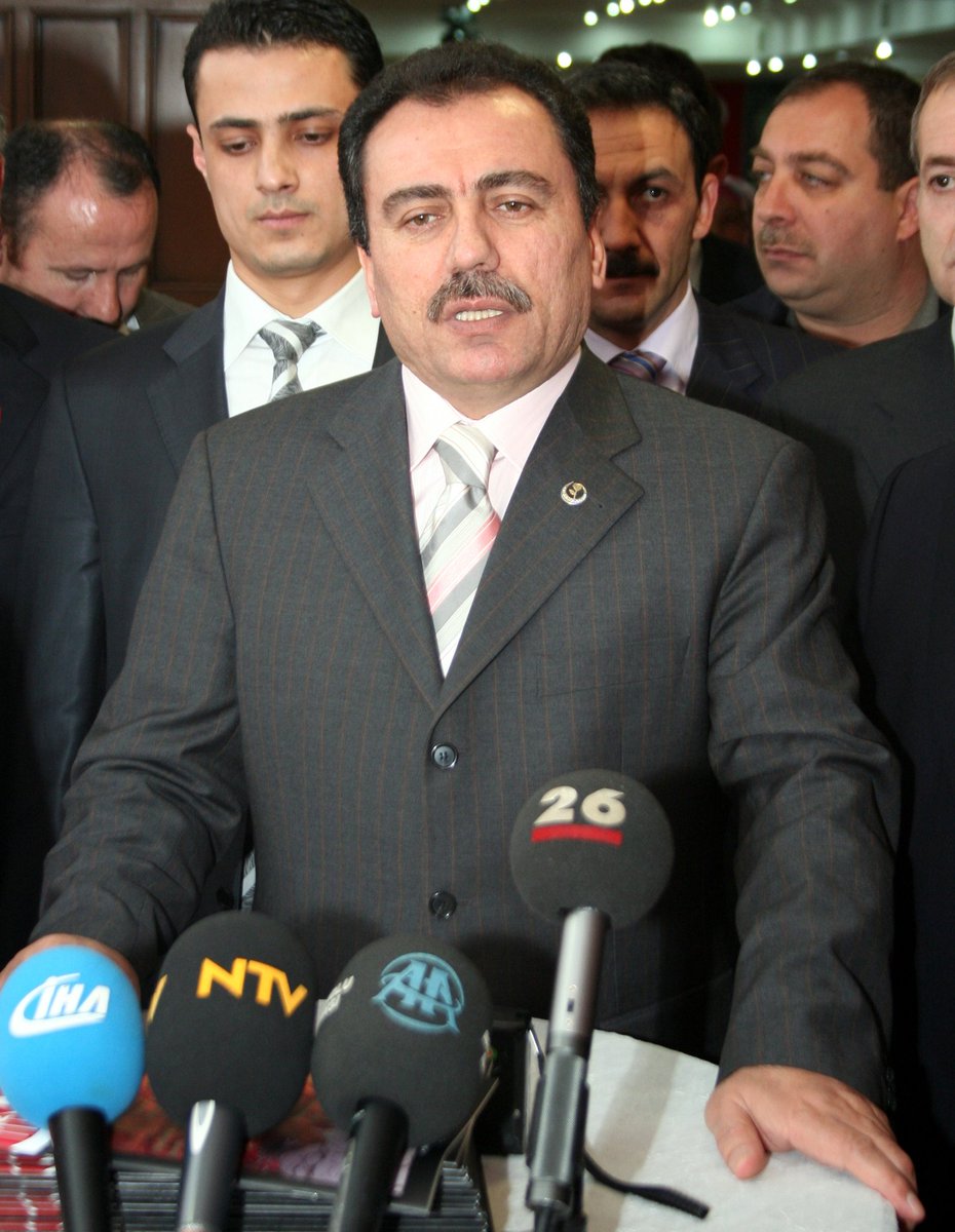 Dava adamı olmak, kınayanlara aldırmadan inandığını söyleyebilmektir.
- Şehit Lider Muhsin Yazıcıoğlu