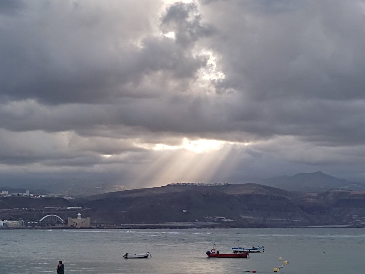 DorianTQ's tweet photo. Momento y lugar adecuado.

#GranCanaria #LasCanteras #LasPalmas #landscapephotography #photographylovers @RTVCes https://t.co/lzxwMzh7NI