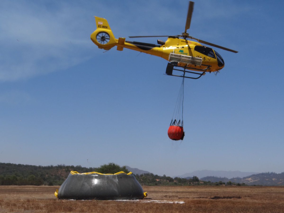 conaf_minagri's tweet photo. Alianza entre #CONAFValparaíso, @OlmueComunica y Club de Planeadores #Valparaíso permitió la instalación de un helipunto, provisto de una “pera” contenedora de agua, en aeródromo de #Olmué. Ante #IncendiosForestales podrán operar de manera ágil y segura. https://t.co/kHoZMrahyW
