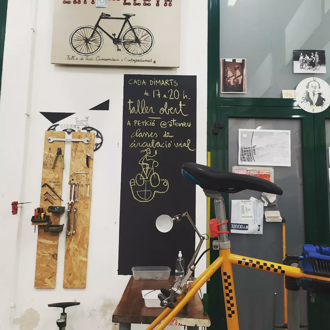 ateneusalt's tweet photo. Avui comptem amb la visita de Càritas i persones mentores del Programa Català del Refugiat de La Creu Roja a La #Comucleta, l'espai on entre totes aprenem, ensenyem i compartim cultura ciclista
📆 Cada Dimarts
⏱️ de 17:00 a 20:00h
📍Sala Tallers de l'Ateneu
#femAteneuSalt #Salt https://t.co/hKyTjckBdy