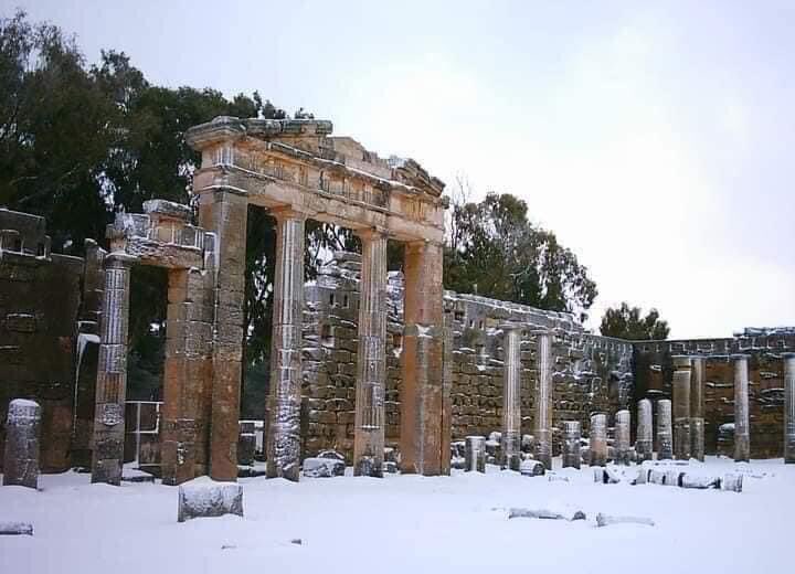 MahmudM27830556's tweet photo. The ancient city of #Shahat is getting more beautiful with the white visitor 😍
#Libya https://t.co/PbIw2qPESC