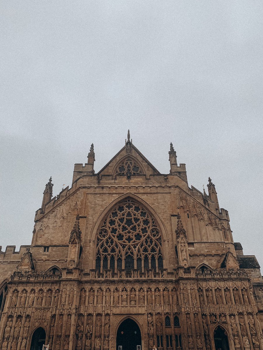 📍 The West Front, Exeter Cathedral 

The West Front Image Screen was added to Exeter Cathedral in around 1340 and marked the completion of rebuilding the Cathedral in the Gothic style. Work on the screen was continued and the additional top tier was completed in around 1740.
