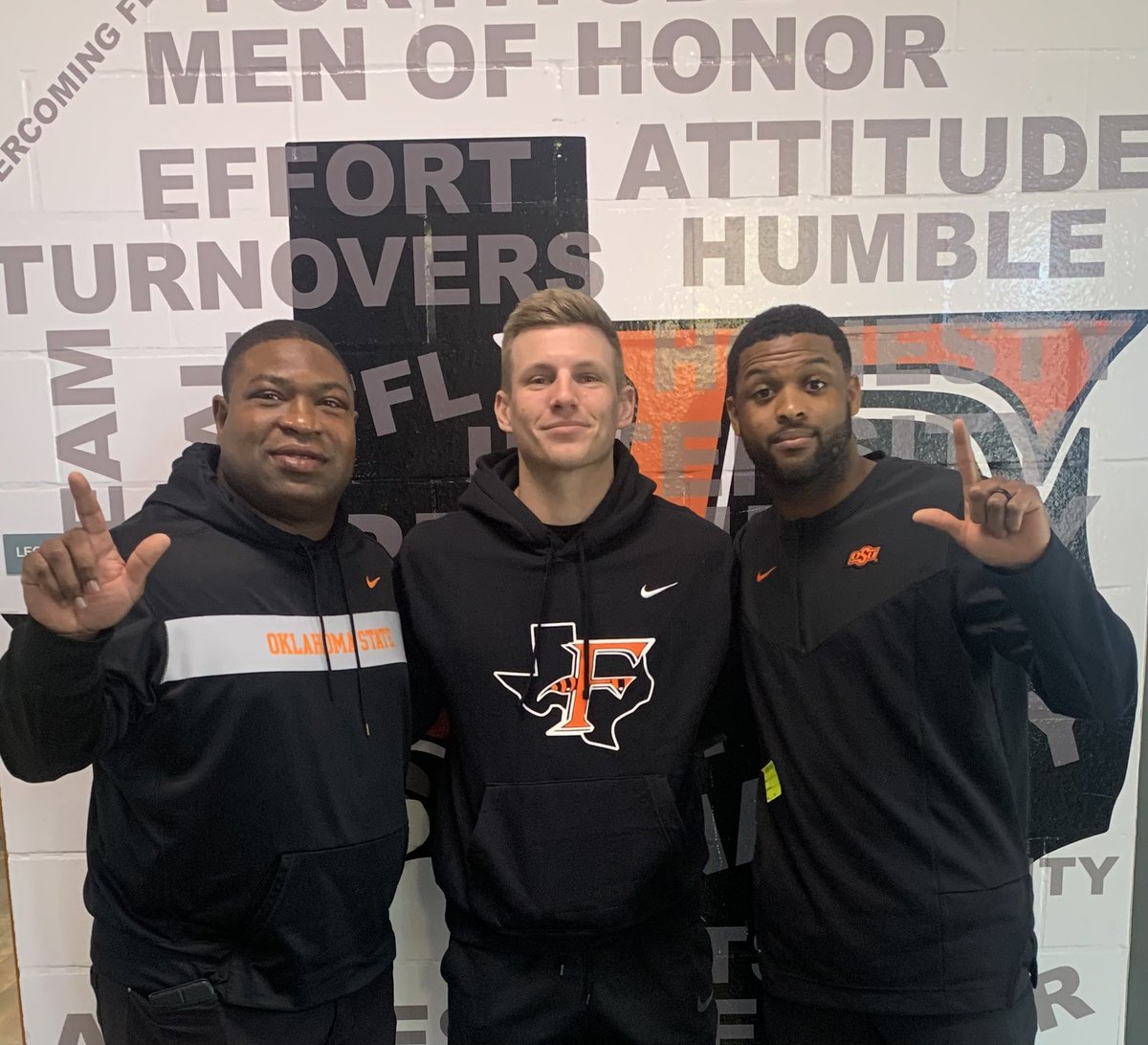 StevenGreek1's tweet photo. @CowboyFB representing @Nike well with @Jumpman23 in the Dallas @Jackets_Nation
#southernsector @FerrisFB_
#bricktown 🧱 https://t.co/K900IwYwbr