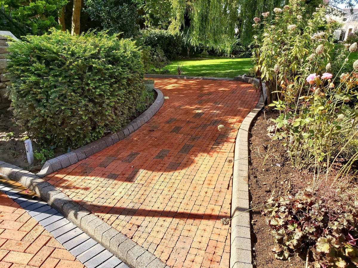 valejetclean's tweet photo. Happy new jet-washing season everyone. We're gearing up for the start of the new season at the end of February, so if you'd like a quotation for some patio, driveway, deck or paving cleaning please just get in touch.

📞 02920 700571 or 07767 310628 

#valejetclean #Jetwashing https://t.co/iM3j6IOGA9