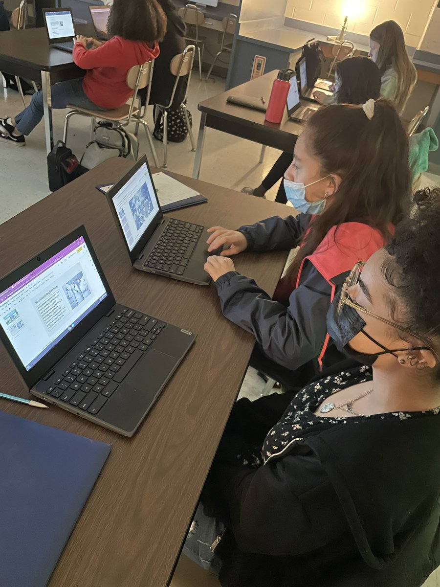 laurasegerson's tweet photo. Ss in @BrentCothron STEM class spent time researching careers in engineering, designing a slide deck presentation, and sharing what they learned. Ss were engaged and having great discussions surrounding these careers. #kddc #sumnerSTEM #sumnerachieves @floodm28 https://t.co/eqU3NPqql4