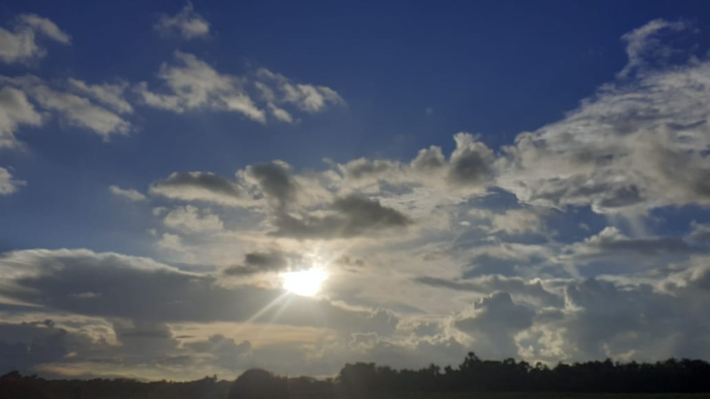 SadanandaHalde5's tweet photo. “I hope you realize that every day is a fresh start for you. That every sunrise is a new chapter in your life waiting to be written.”---- Juansen Dizon. 
☀️ 😀

#sadananda #sunsetphotography  #sunrise  #goodmorning  #newday https://t.co/josxcBxiWQ