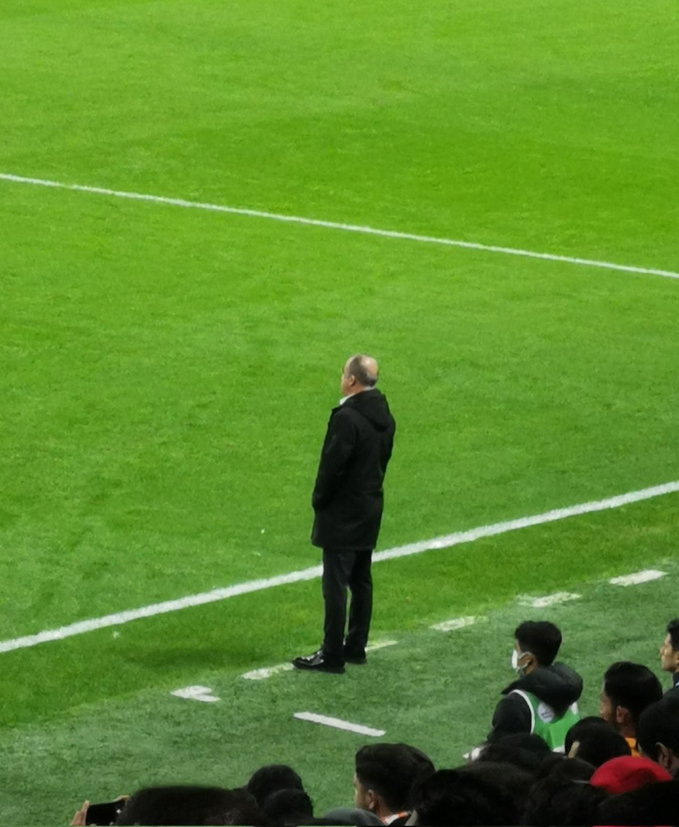 ozangulenc's tweet photo. Son maçına canlı şahit olmak anlamlı oldu, canım hocam! @fatihterim ❤️💛 https://t.co/TN0yAr2gt3