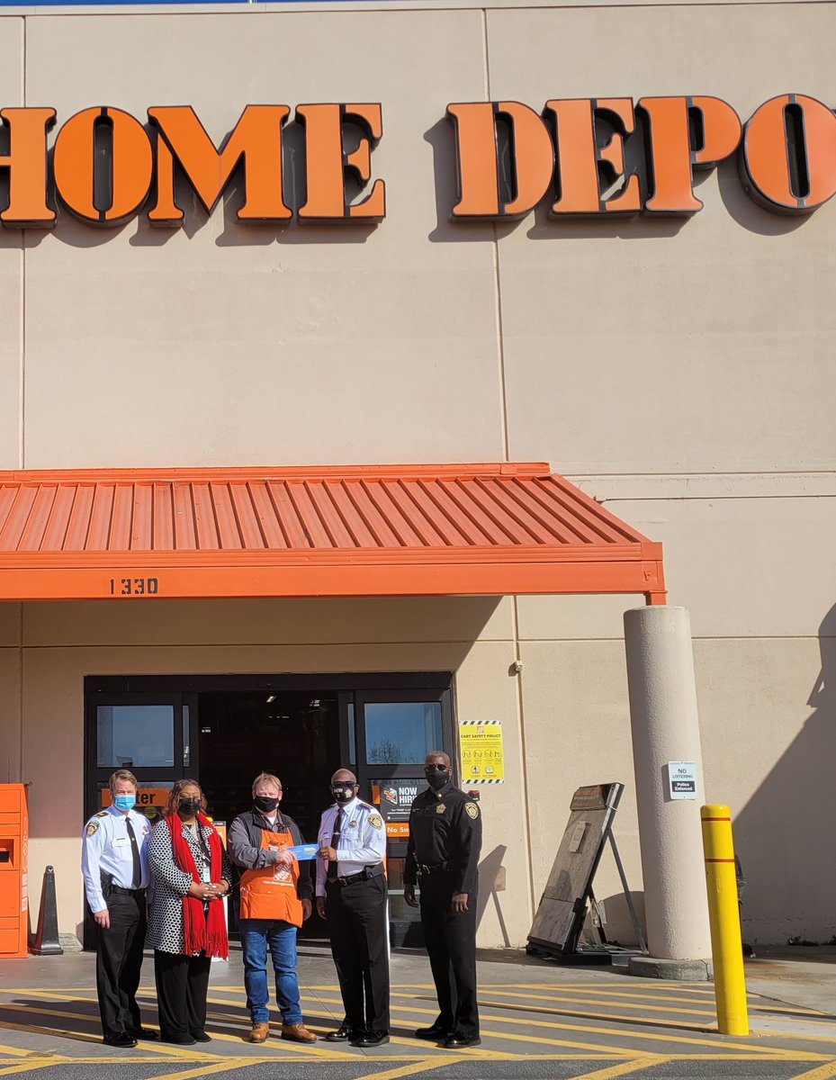 Rockdale County Sheriff Eric Levett and team came by to thank The Home Depot for Operation Suprise donation!! #buildingrelationships <a href="/SharptonDavid/">David Sharpton</a> <a href="/mlindsey1223/">Mandy Henry</a> @TanashierM <a href="/stephen_hritz/">Stephen Hritz</a> @ASMMaribelOrtiz