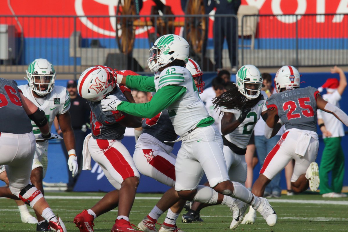 StaffordMSD's tweet image. Check out Kameron Hill our #SMSDAlumni from Class of 2017 putting up a fight against the Miami RedHawks in the 2021 Frisco Football Classic in Frisco, TX. Shoutout to our former Communications Coordinator Michael Sudhalter for capturing these shots #SpartanPride #SpartanForever