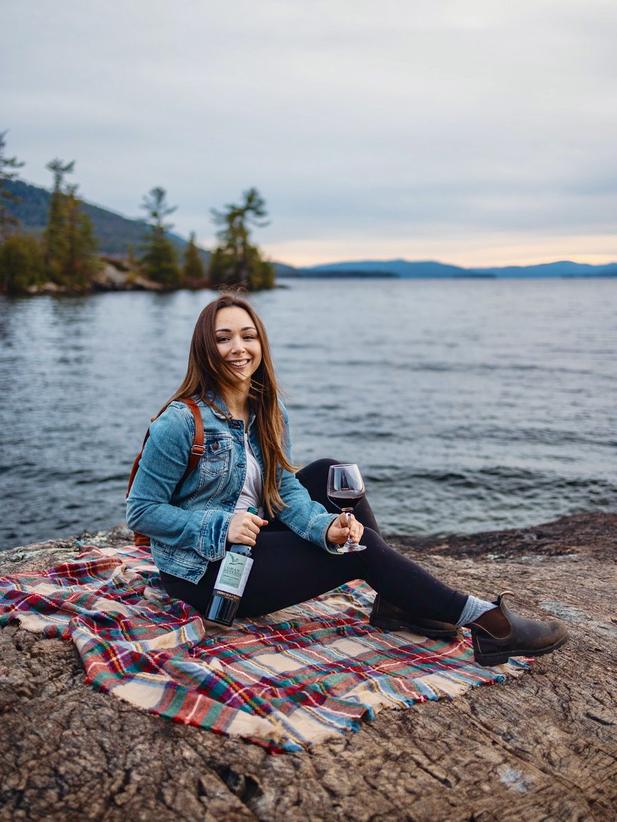 GranReservaWine's tweet photo. Sunset lakeside views are better with a glass of sustainably-produced 🍷!

Find a nature spot, enjoy some Gran Reserva by Concha y Toro, &amp; check out @_jkrow's giveaway for a chance to win a $250 gift card, the equivalent of 3 months of wine!⁣ 👌🏽🌿🌊 https://t.co/oyV2gSz5z6 https://t.co/ljW9G5vdIE