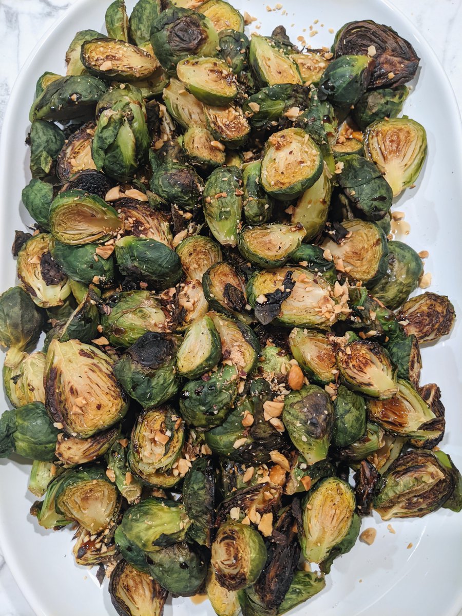 ChefKatieS's tweet photo. Balsamic-Roasted Brussels Sprouts - https://t.co/GS7tcAFBNw https://t.co/NKlgPnoK0k