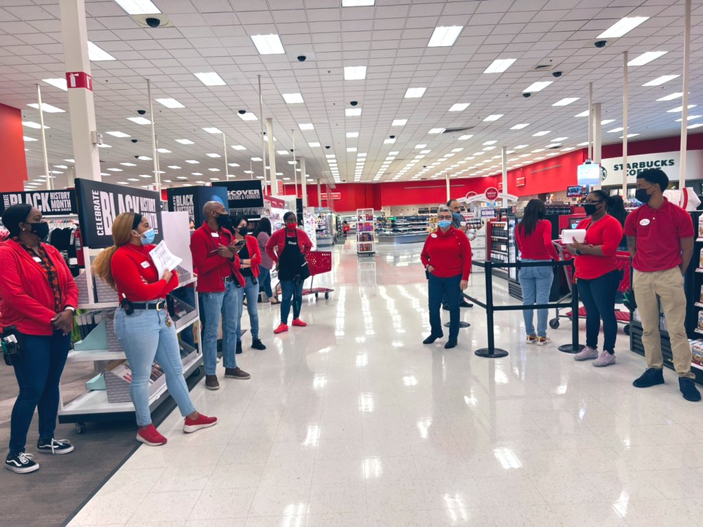 It’s Huddle Time T1336 !!!! Recognition to <a href="/TLBrittney1336/">Brittney McClendon</a> sharing great facts about Black History Month designers!! Along with introducing our Dayside Remodel ETL to the team !!! #thursdayvibes #D311HouTX <a href="/thomas_goffney/">Thomas Goffney</a> <a href="/SyedR1zvi/">SRiz</a> <a href="/emilytux/">Emily McMurry</a> 🎯🎯💫 #remodelcountdown