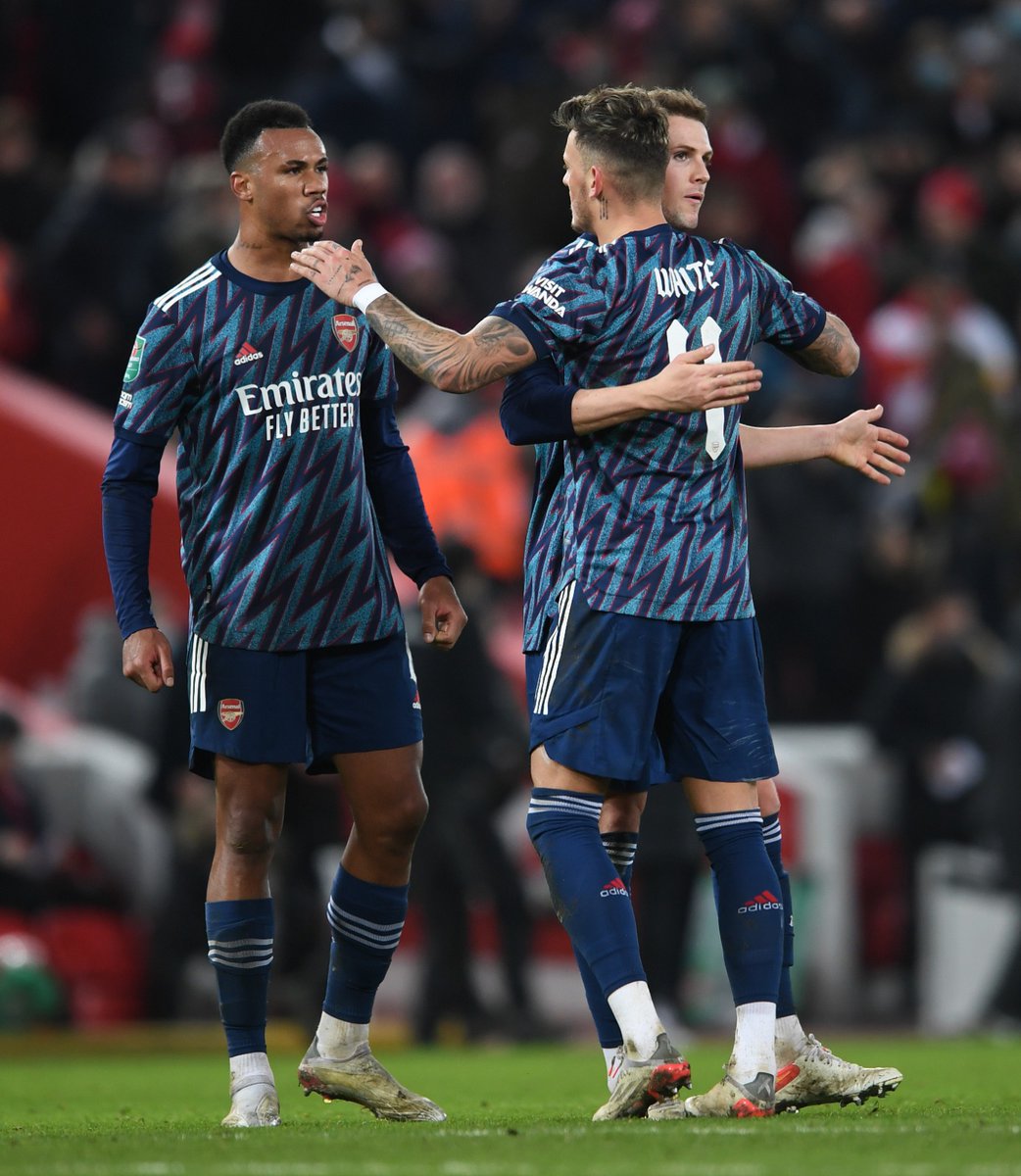 Arsenal's tweet photo. A heroic defensive performance 👏👏👏 https://t.co/deBM3yolA9