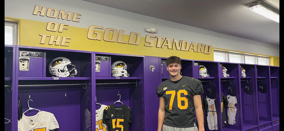 Excited to announce my second offer to play for <a href="/ONAZFootball/">ONU FOOTBALL</a> thank you to everyone on the Olivet Nazarene football staff for the great visit. 🟣🟡